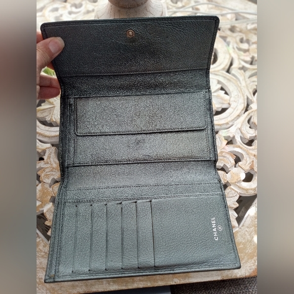 Chanel Metallic Silver Wallet - 100% Authentic - Picture 3 of 11